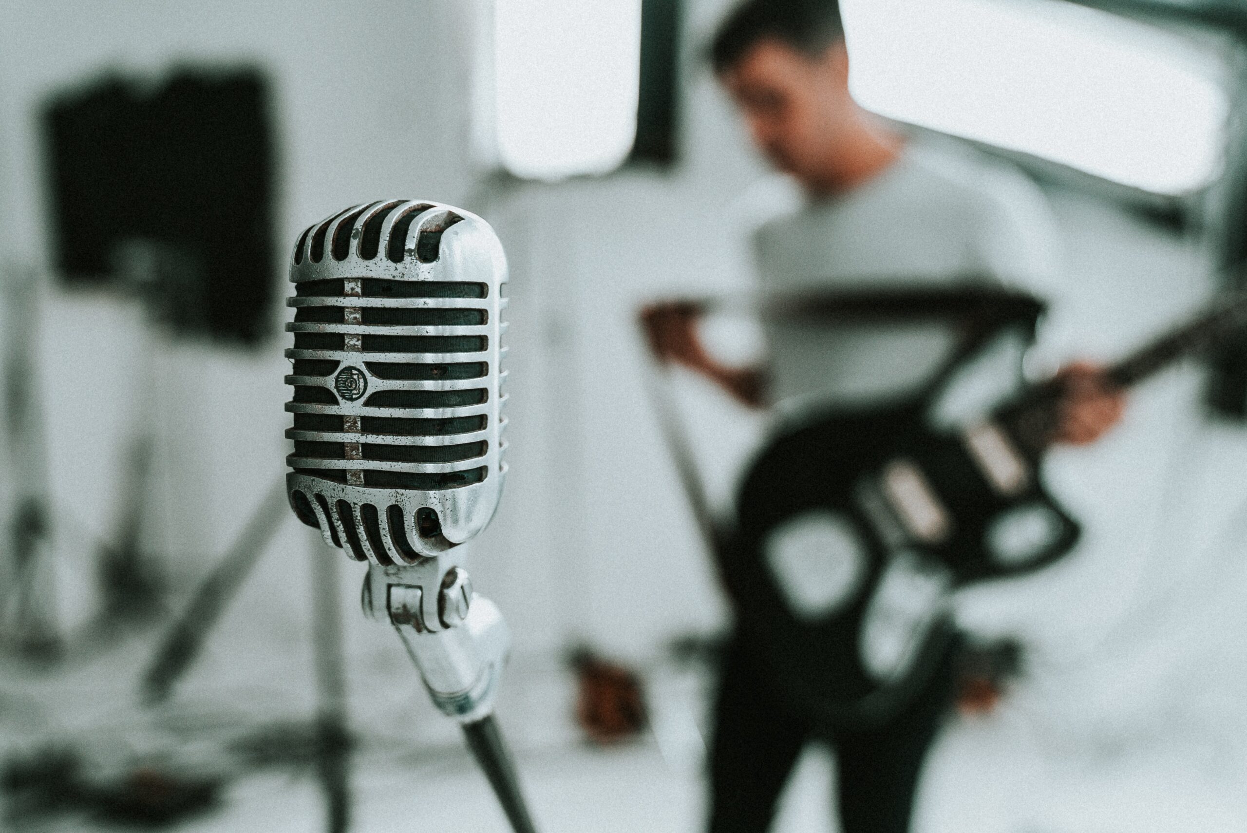 Singer & Guitarist (English)