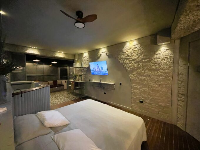 Corner Suite Balcony - Image 12